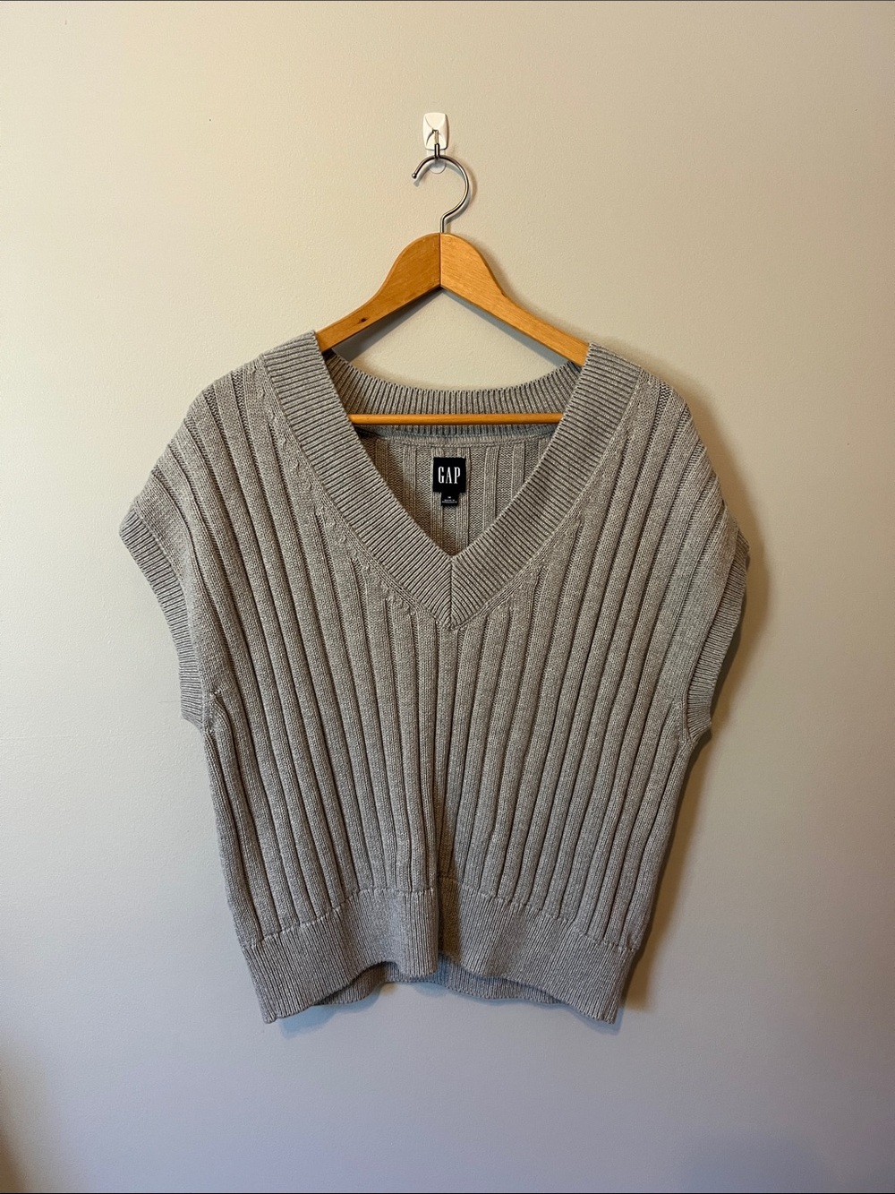 Gap sweater vest
